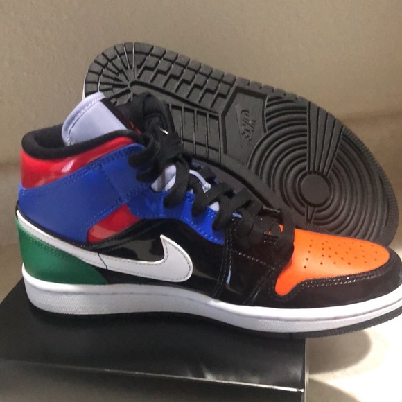 Air Jordan 1 mid. Never worn. New with box. Womens size 7. - Picture 3 of 3